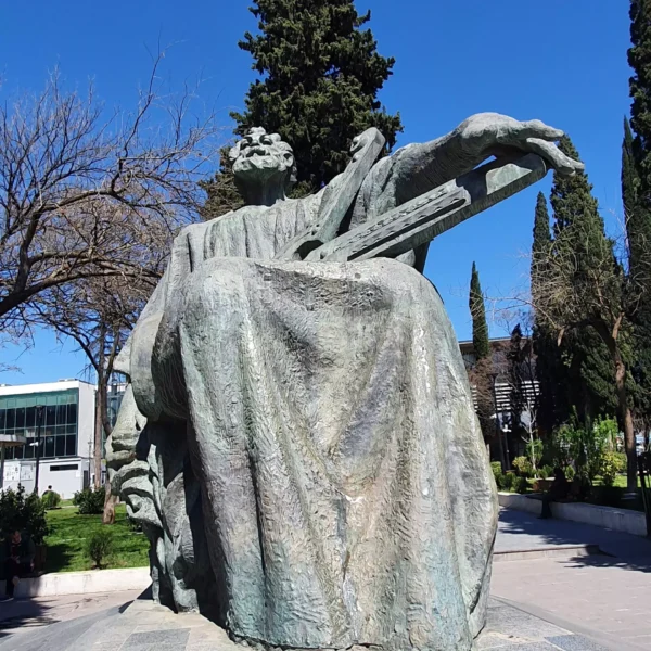 აკაკი წერეთლის ძეგლი • Akaki Tsereteli Statue